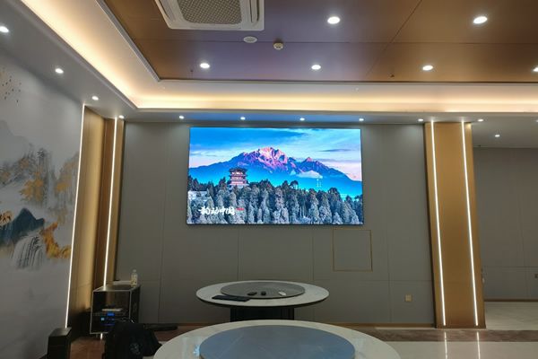 COB封裝占比突破63%：微間距LED進(jìn)入“COB主導(dǎo)”時(shí)代，P0.6成商用新拐點(diǎn)