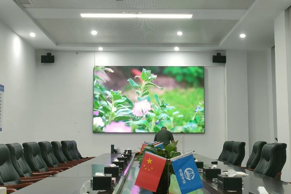 LED顯示屏和液晶拼接屏有什么區(qū)別？會(huì)議室/監(jiān)控中心怎么選？